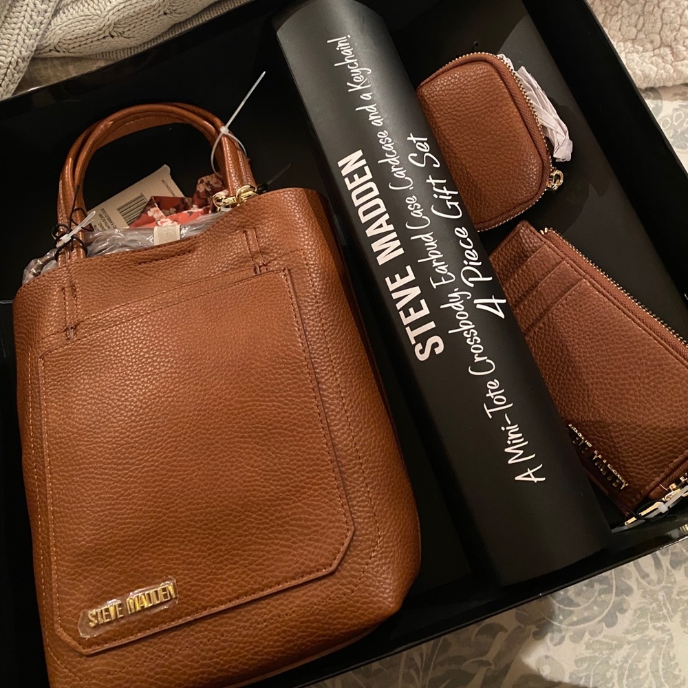 Steve Madden 4 piece gift set. NWT